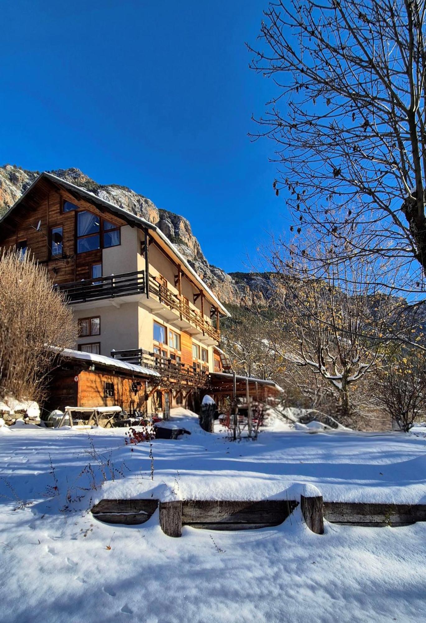 Hotel Restaurant Gites Les 5 Saisons Freissinieres Exteriér fotografie